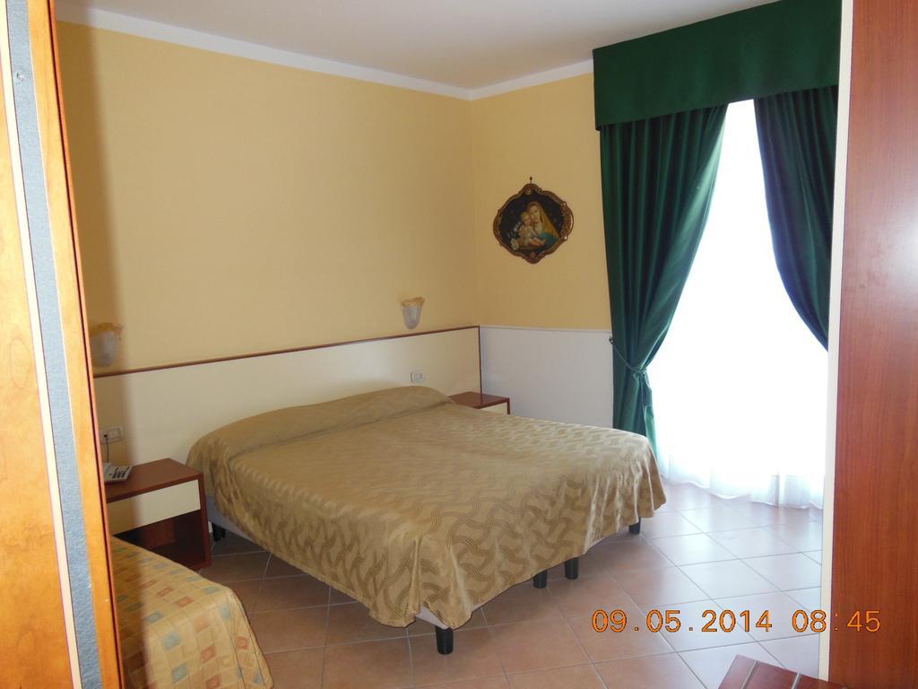 New Hotel Sonia Santa Maria di Castellabate Zimmer foto